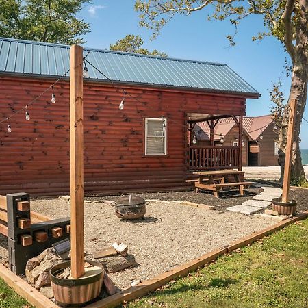 אשטבולה Charming Lakeview Cabin Near Geneva-On-The-Lake! מראה חיצוני תמונה
