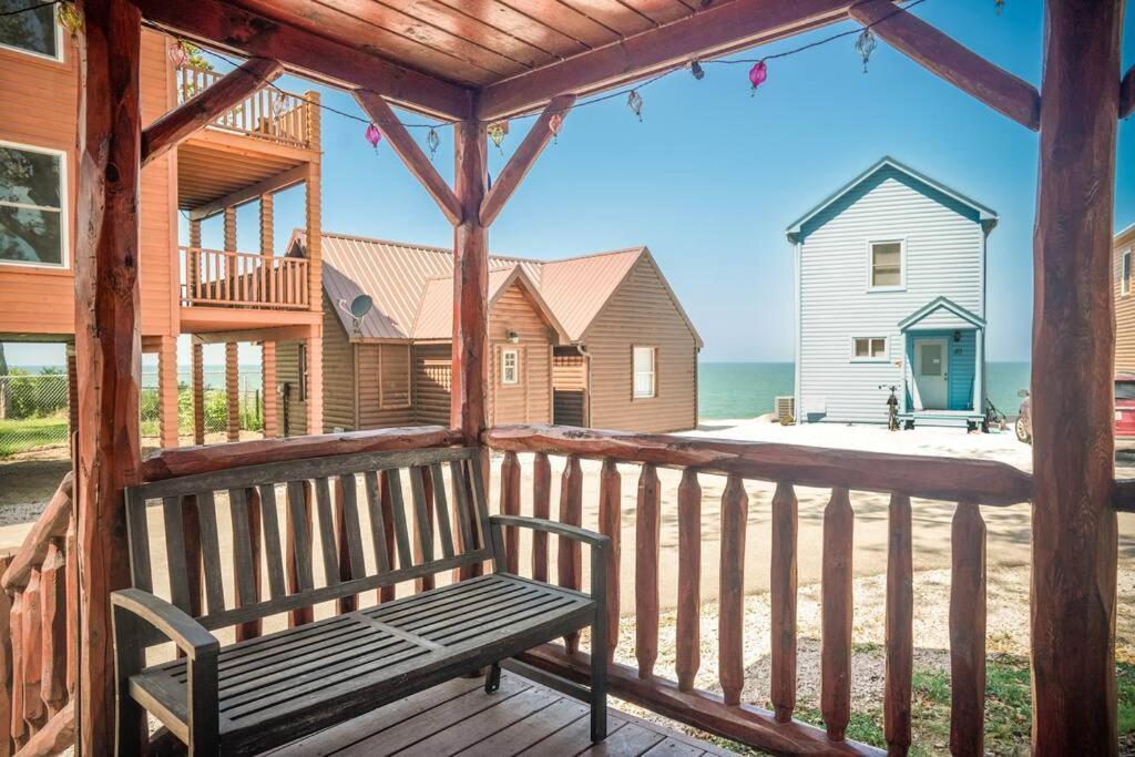 אשטבולה Charming Lakeview Cabin Near Geneva-On-The-Lake! מראה חיצוני תמונה