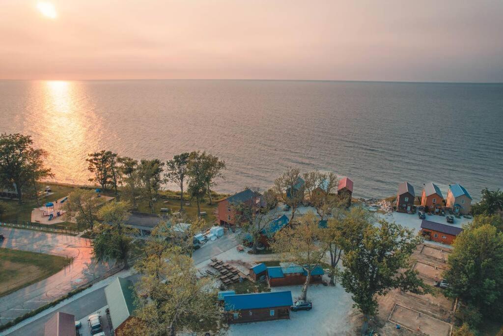 אשטבולה Charming Lakeview Cabin Near Geneva-On-The-Lake! מראה חיצוני תמונה