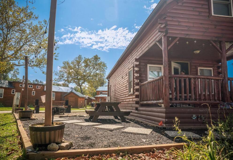 אשטבולה Charming Lakeview Cabin Near Geneva-On-The-Lake! מראה חיצוני תמונה
