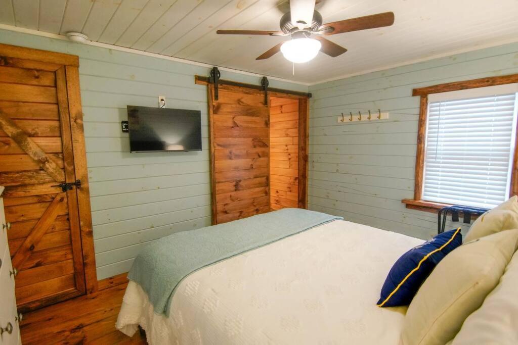 אשטבולה Charming Lakeview Cabin Near Geneva-On-The-Lake! מראה חיצוני תמונה