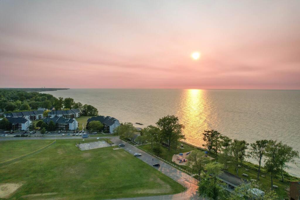 אשטבולה Charming Lakeview Cabin Near Geneva-On-The-Lake! מראה חיצוני תמונה
