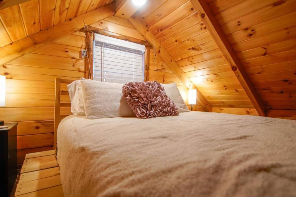אשטבולה Charming Lakeview Cabin Near Geneva-On-The-Lake! מראה חיצוני תמונה