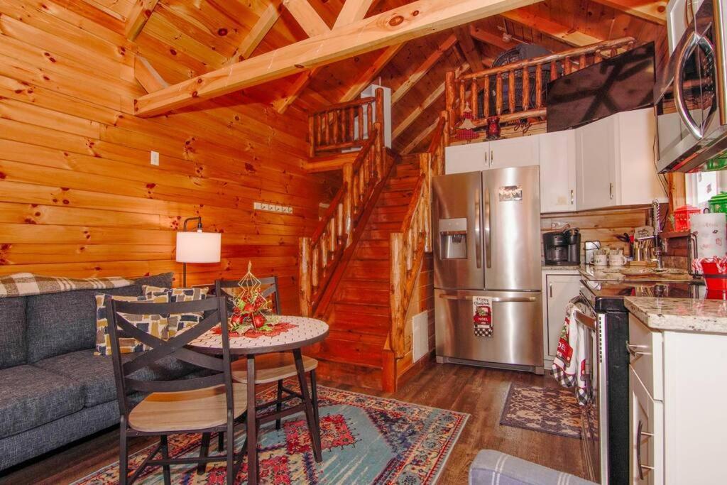 אשטבולה Charming Lakeview Cabin Near Geneva-On-The-Lake! מראה חיצוני תמונה